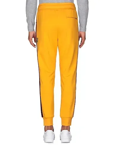 https://images.styletyx.com/images/yellow-sweatshirt-casual-pants-dolce-gabbana-2619296_3.webp