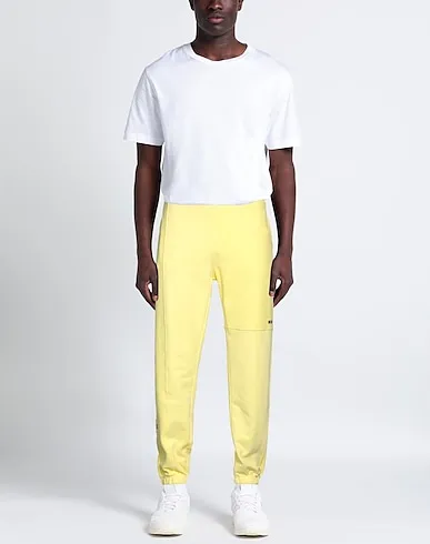 https://images.styletyx.com/images/yellow-sweatshirt-casual-pants-msgm-1004259136_2.webp