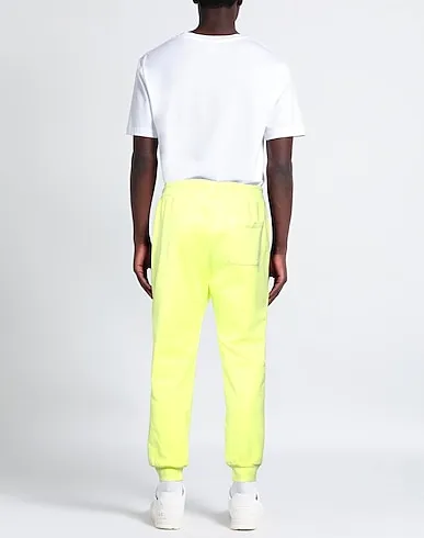 https://images.styletyx.com/images/yellow-sweatshirt-casual-pants-shoe-r-13560107_3.webp