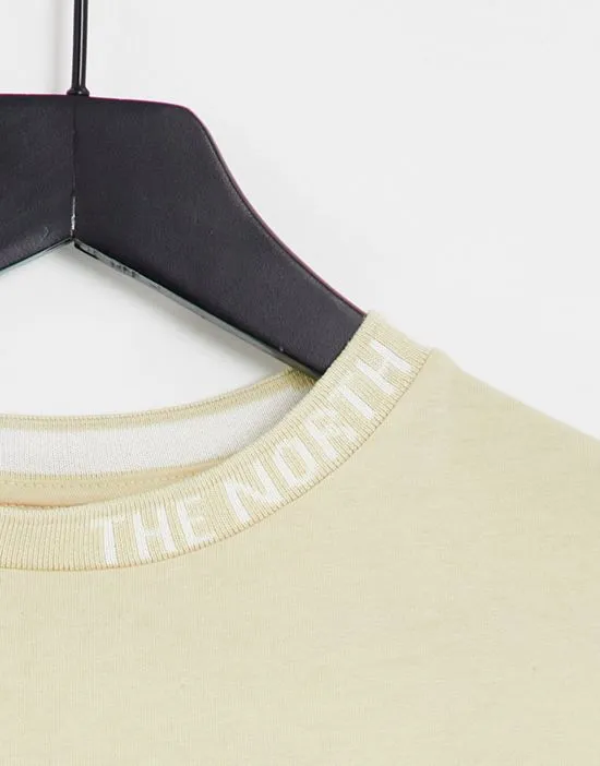 https://images.styletyx.com/images/zumu-t-shirt-in-beige-the-north-face-1877412_4.webp